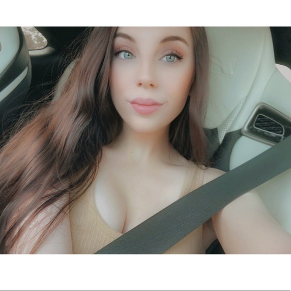 Meet your Posher, Alexis - Picture 1 of 1